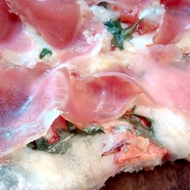 Pizza "Crudo Deluxe"